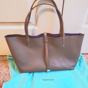 TIFFANY & CO. Leather reversible tote w/clutch